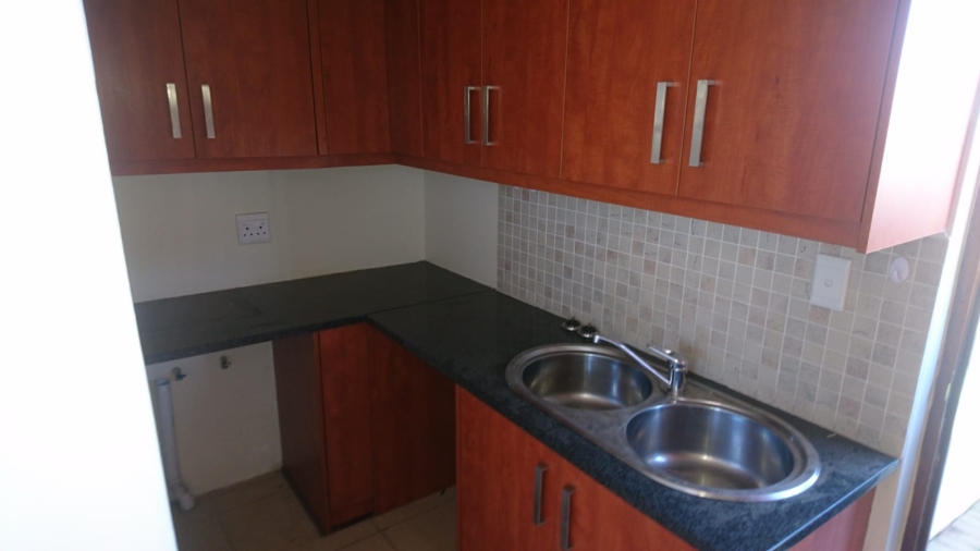 To Let 3 Bedroom Property for Rent in Hillside Free State